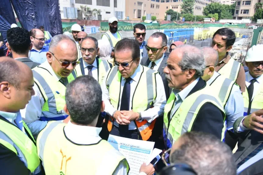 وزير الصحة يتفقد مشروعي مستشفى بولاق أبو العلا ومدينة النيل الطبية