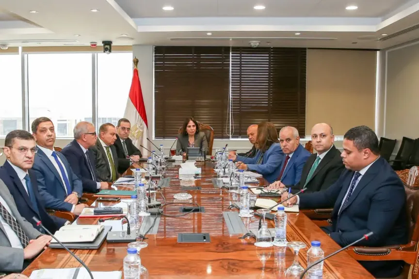المهندسة راندة المنشاوي، وزيرة الإسكان خلال الاجتماع 