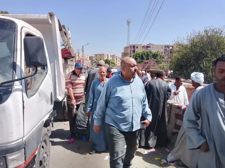 جانب من متابعه 