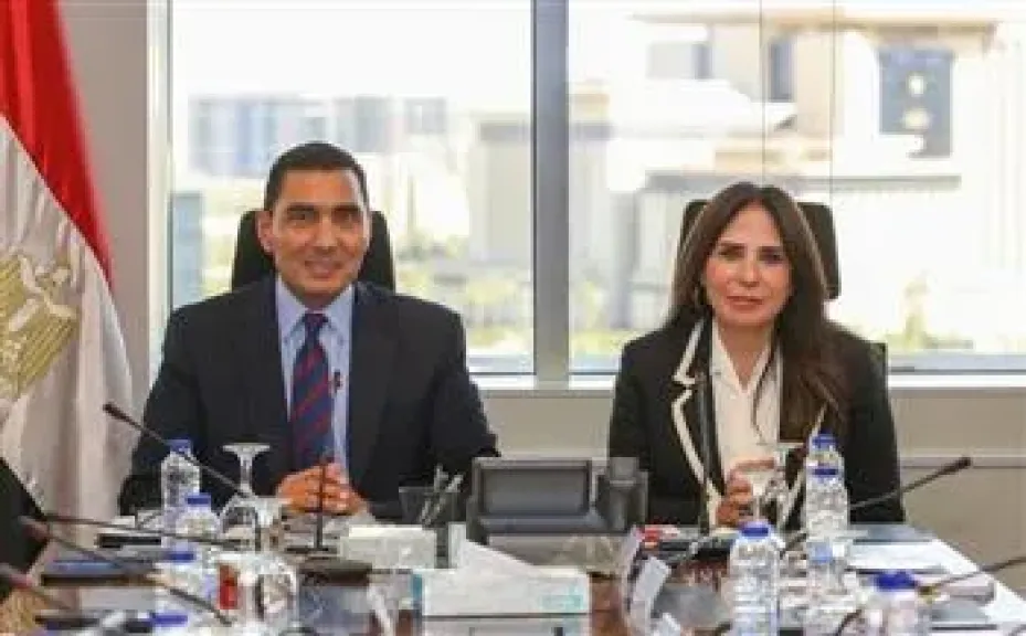 وزير الشباب والرياضة يبحث مع وزيرة الإسكان تعزيز التعاون