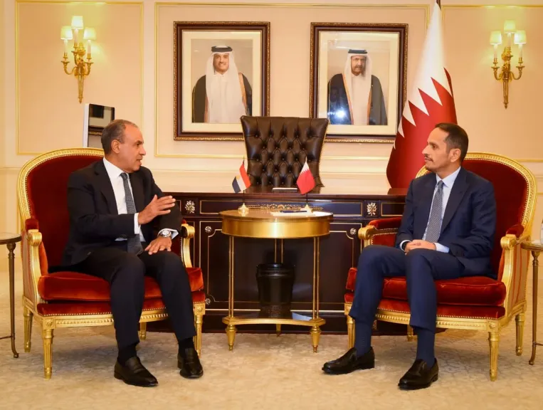 وزير الخارجية مع رئيس وزراء قطر