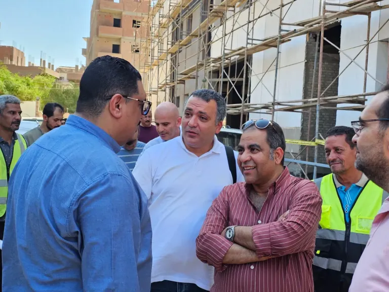 جانب من متابعه 