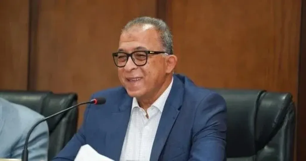 الدكتور أشرف العربى