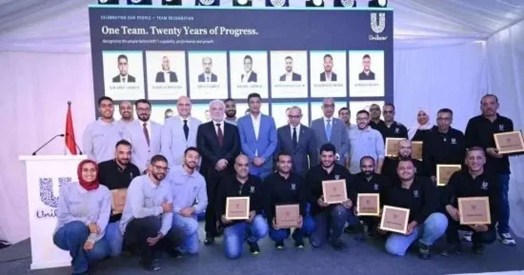وزيرا الصناعة والاستثمار وجانب من إفتتاح الخط الجديد