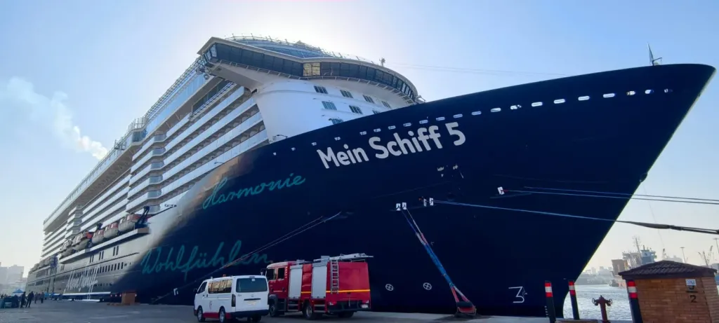 وصول السفينة السياحية MEIN SCHIFF 5 إلي ميناء الإسكندرية