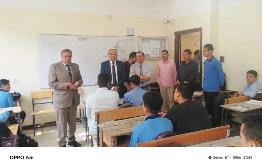 مدير تعليم البحيرة يتفقد اليوم عددأ من مدارس إدارة مركز دمنهور ويشيد بثقافة الطلاب    
