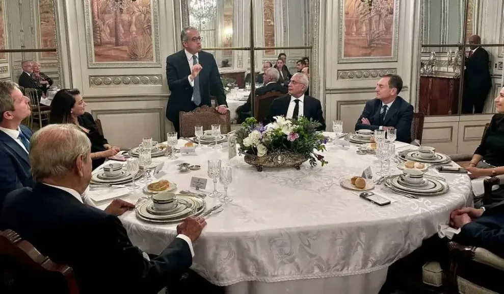 مأدبة عشاء بدار السكن المصري في باريس، احتفاءً بالدكتور خالد العناني