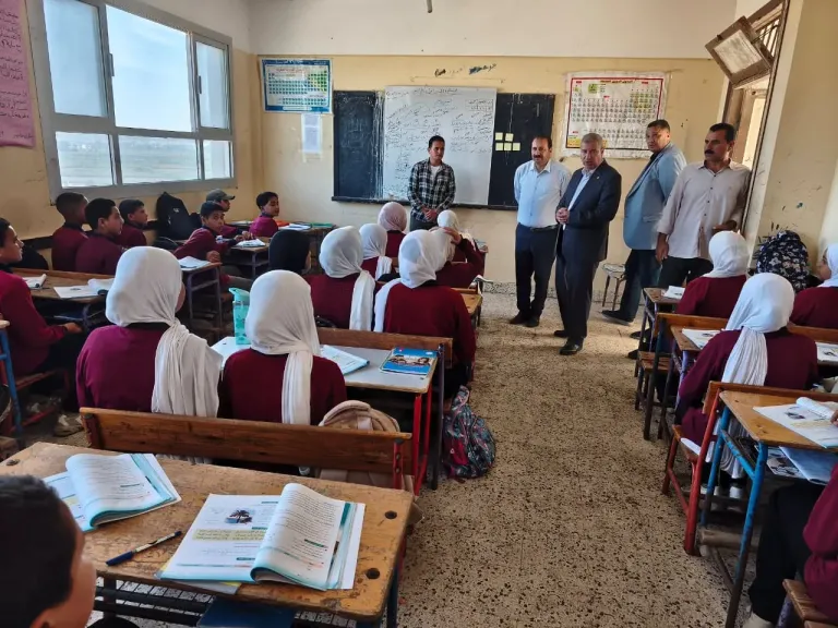 جانب من زيارات المدارس