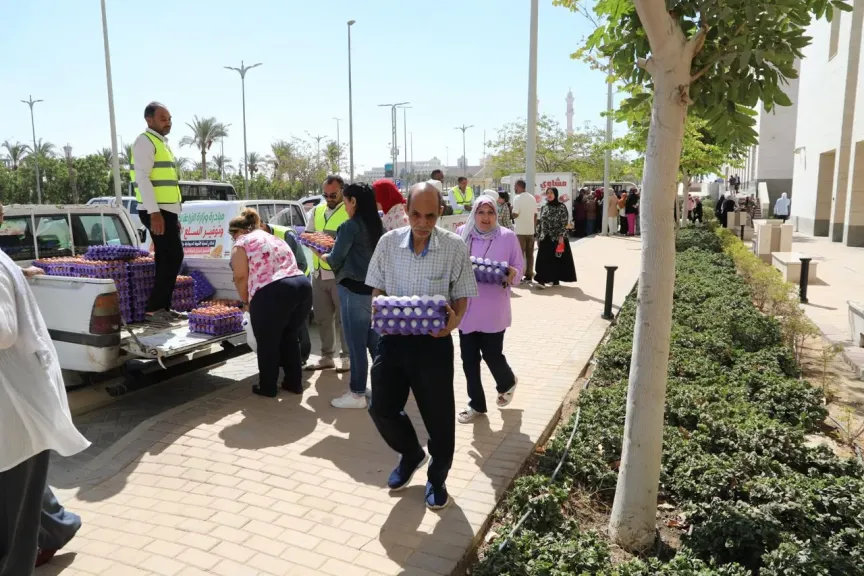 «الزراعة» تطرح بيض المائدة بتخفيضات 25% عبر منافذها المتنقلة في العاصمة الجديدة وميادين القاهرة والجيزة 