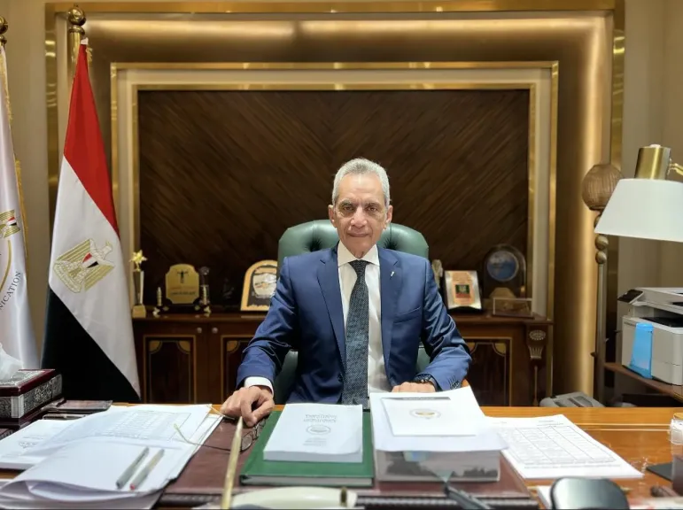 المستشار هاني حنا وزير شئون المجالس النيابية خلال الاجتماع