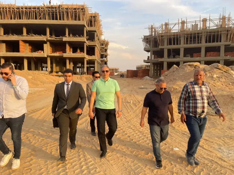  نقيب الإعلاميين يتفقد مشروع ظلال بمدينة الشروق
