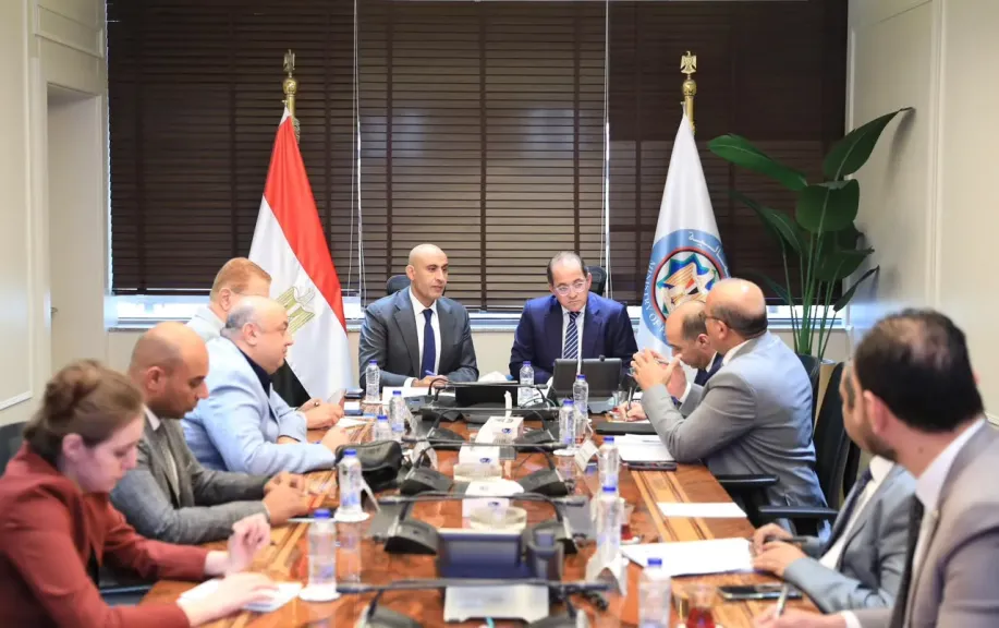 وزيرا المالية والتربية والتعليم يبحثان سبل تحسين أوضاع المعلمين المالية