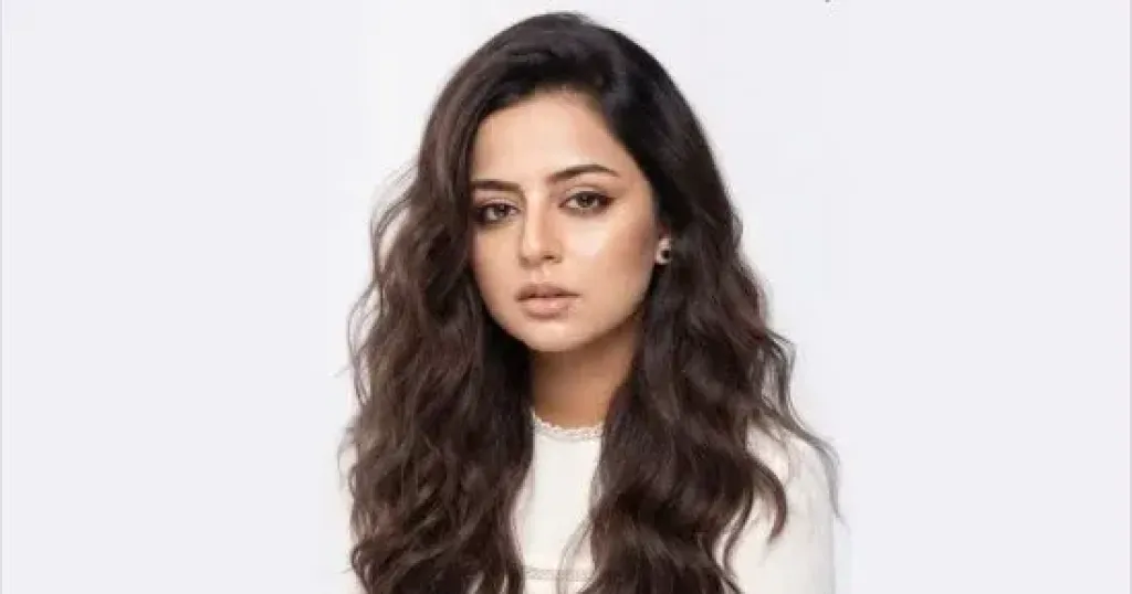 زينة عاكف  