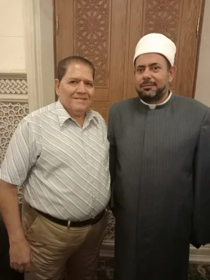 امام وخطيب مسجد السيدة نفيسة مع الزميل محمود شاكر