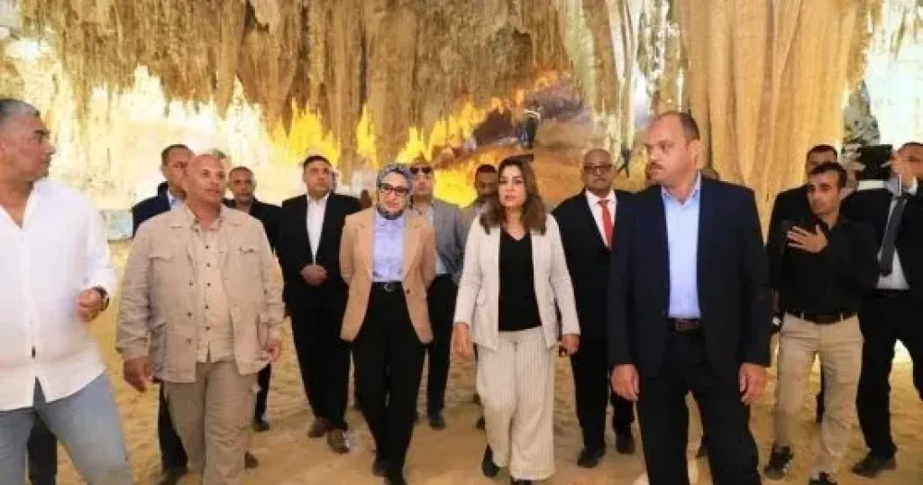 جولة وزيرة البيئة بمنطقة كهف الجارة بالوادى الجديد