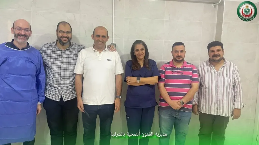 جانب من الفريق الطبي