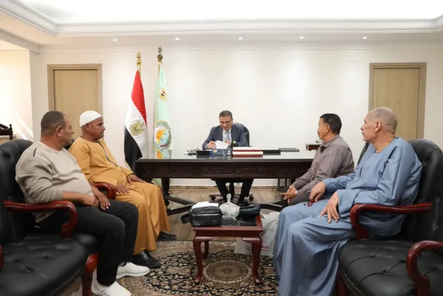 وزير الزراعة يلتقي ممثلي بعض الفلاحين بالبحيرة