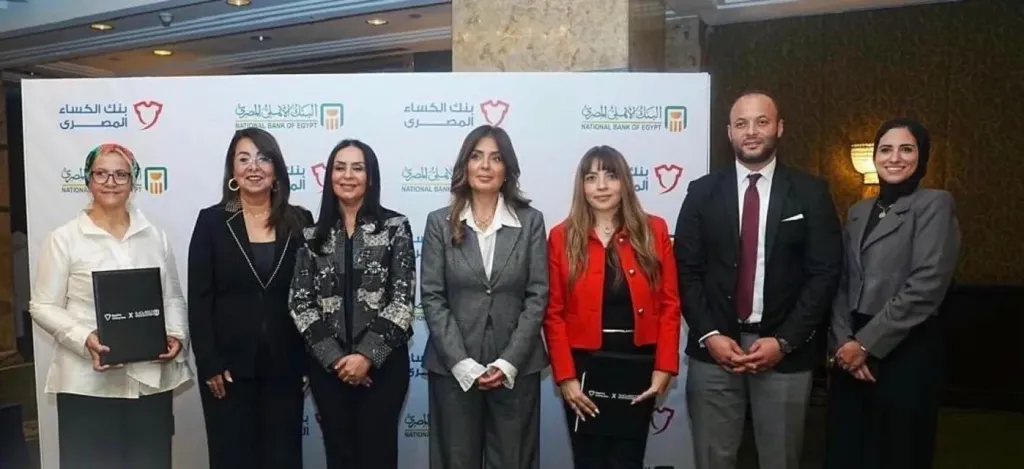 البنك الأهلي المصري يوقع بروتوكول تعاون لتنفيذ مشروع «ملابس الكرامة» لدعم الفئات الأولى بالرعاية