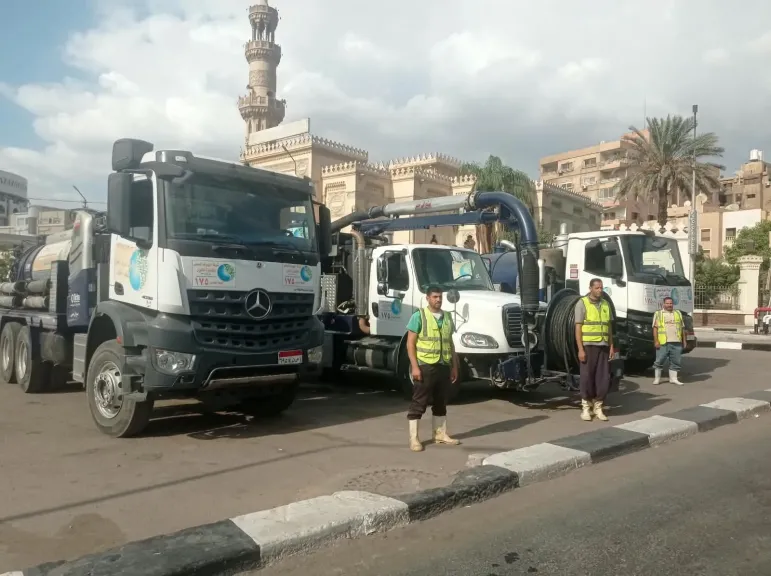 رفع درجة الاستعداد والانتشار المسبق للمعدات وفرق الطوارئ لمواجهة الأمطار