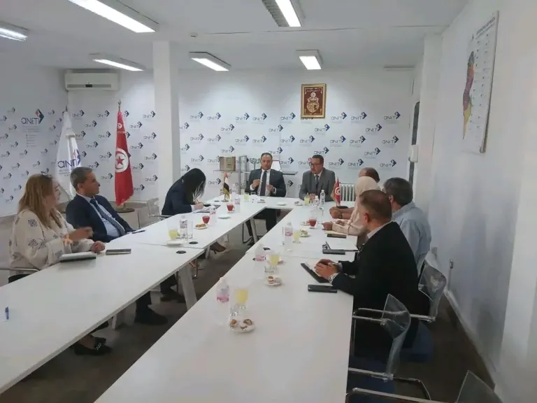 السفير  المصري لدى تونس مع مدير الوكالة الوطنية للتشغيل والعمل المستقل