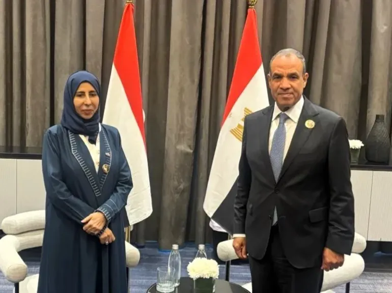 وزير الخارجية مع نظيرته اليمنية