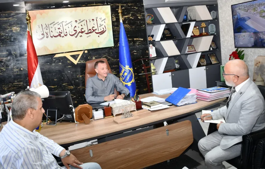محافظ أسوان