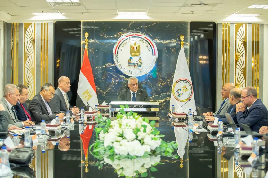 وزير الإنتاج الحربي يتابع الموقف التنفيذي لمشروعات "حياة كريمة".. ويوجّه بالعمل على سرعة الانتهاء منها وفقًا لأعلى المعايير