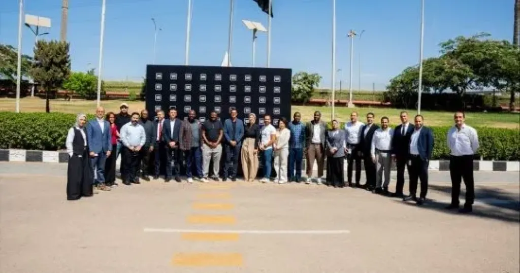 صورة جماعية للمشاركين في المنتدى