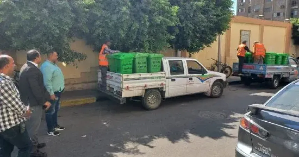 حى العجوزة يوزع 30 صندوق قمامة بالمناطق الحيوية 