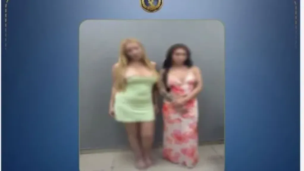 السائحتين 