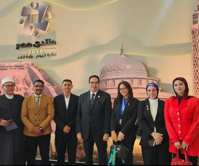 طلاب جامعة القاهرة يشاركون في جلسة الخطاب الديني 