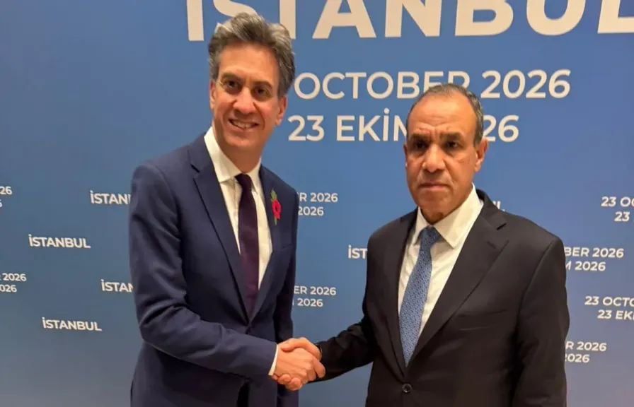 وزير الخارجية يبحث مع نظيره البريطانى مستجدات الأوضاع الإقليمية