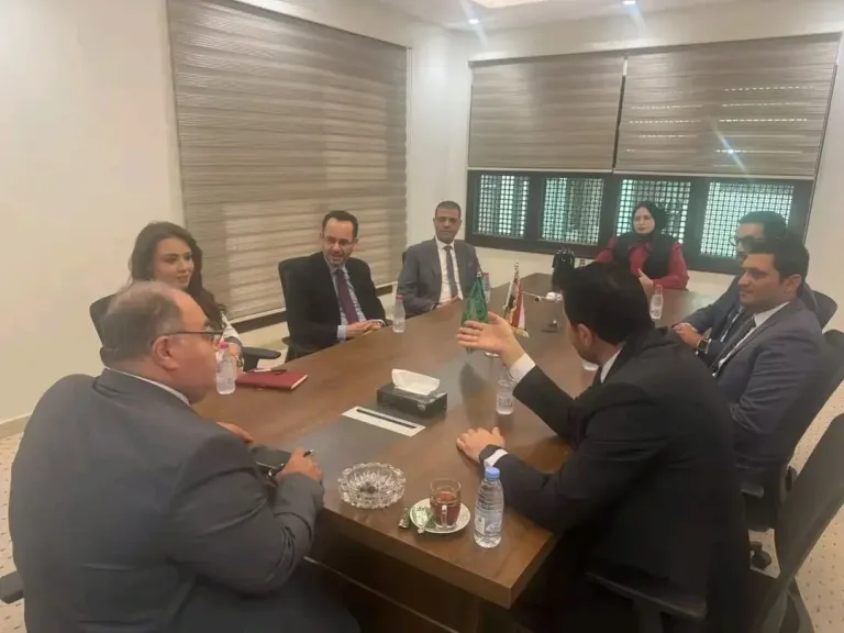 قنصل مصر بالرياض يلتقى عددًا من أبناء الجالية المصرية