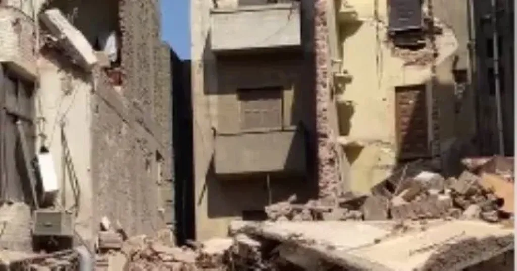انهيار جزئى بحائط