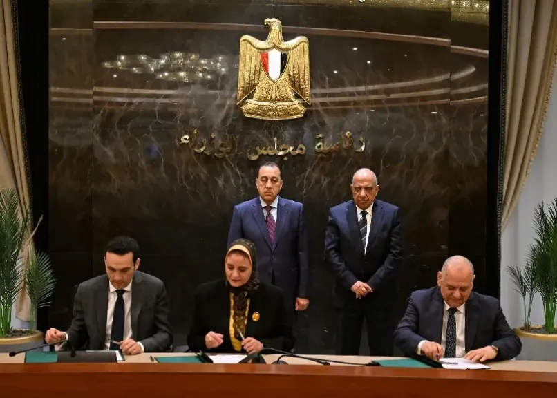 توقيع ثلاث اتفاقيات بشأن تمويل وتنفيذ مشروع دندرة للطاقة الشمسية