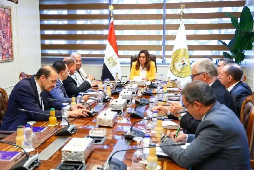 وزيرة التنمية تلتقي عددا من أعضاء البرلمان