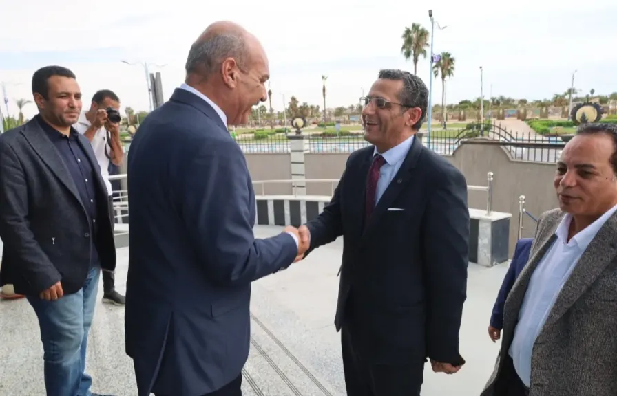 نقيب الصحفيين ومحافظ السويس 