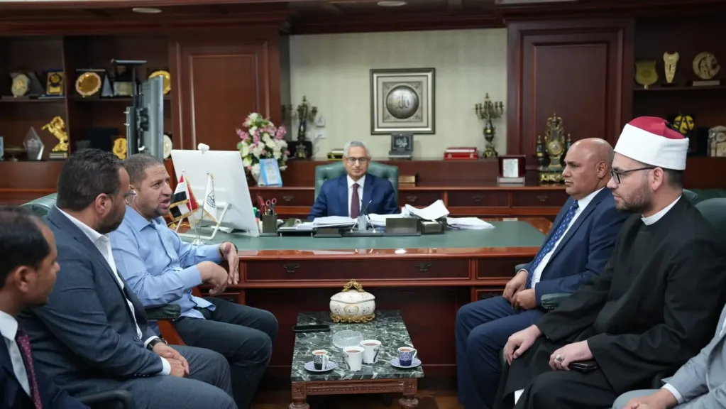 استقبال اللواء عبد الله عبد العزيز، لمحافظ بني سويف، لوفد بيت الزكاة والصدقات