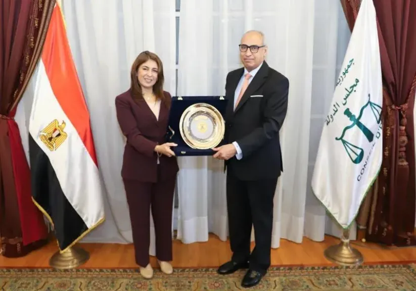 رئيس مجلس الدولة يستقبل رئيسة الجامعة المصرية الصينية