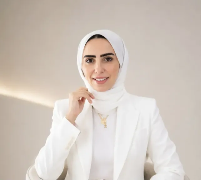 الصحفية إيمي حمدي سراج الدين 
