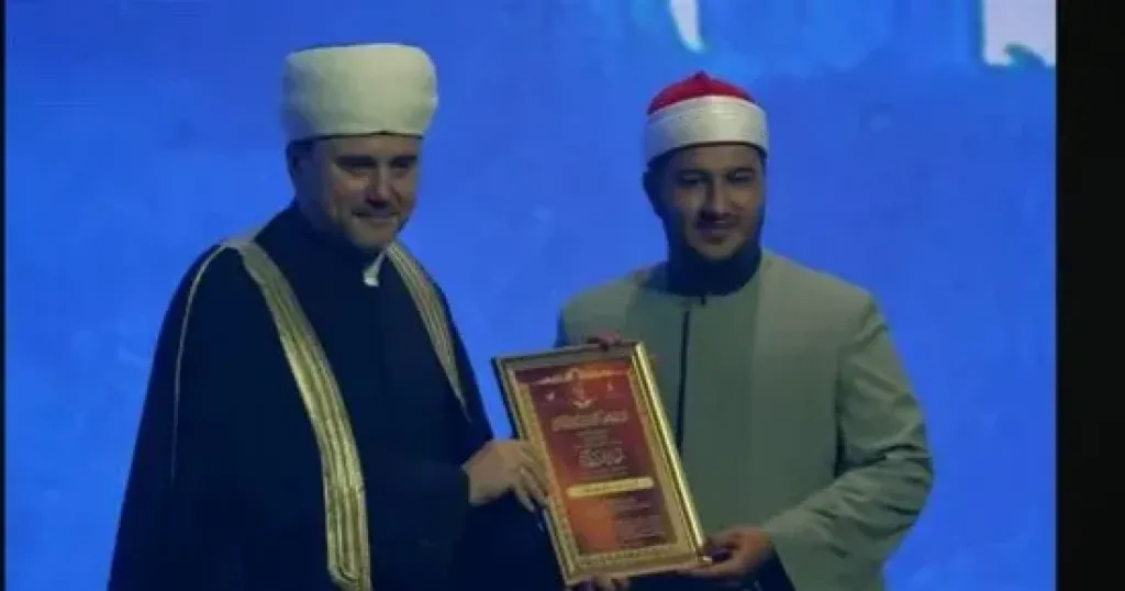 وزير الأوقاف يهنئ بلال سيف بجائزة الجمهور 