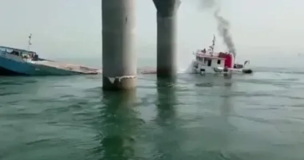 غرق باخرة