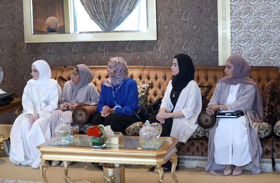 شيخ الأزهر يلغي كلمته المكتوبة ويحاور الشباب البحريني وشباب صناع السلام