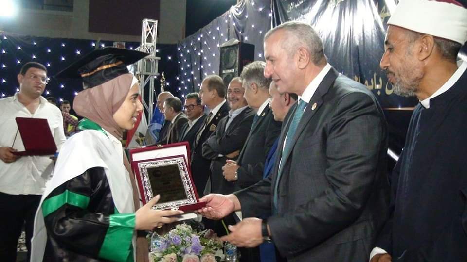 تكريم المتفوقين