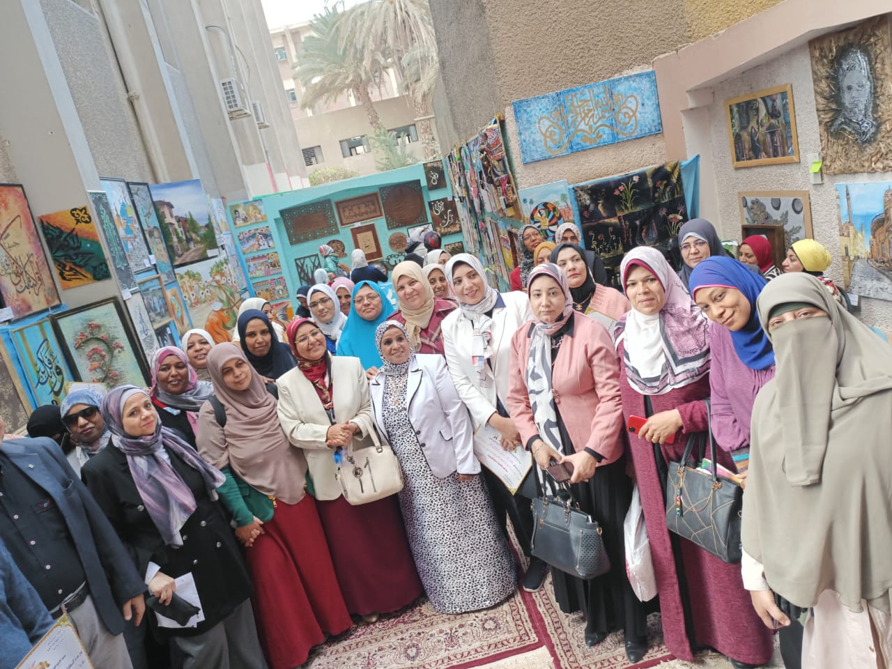 المعرض 