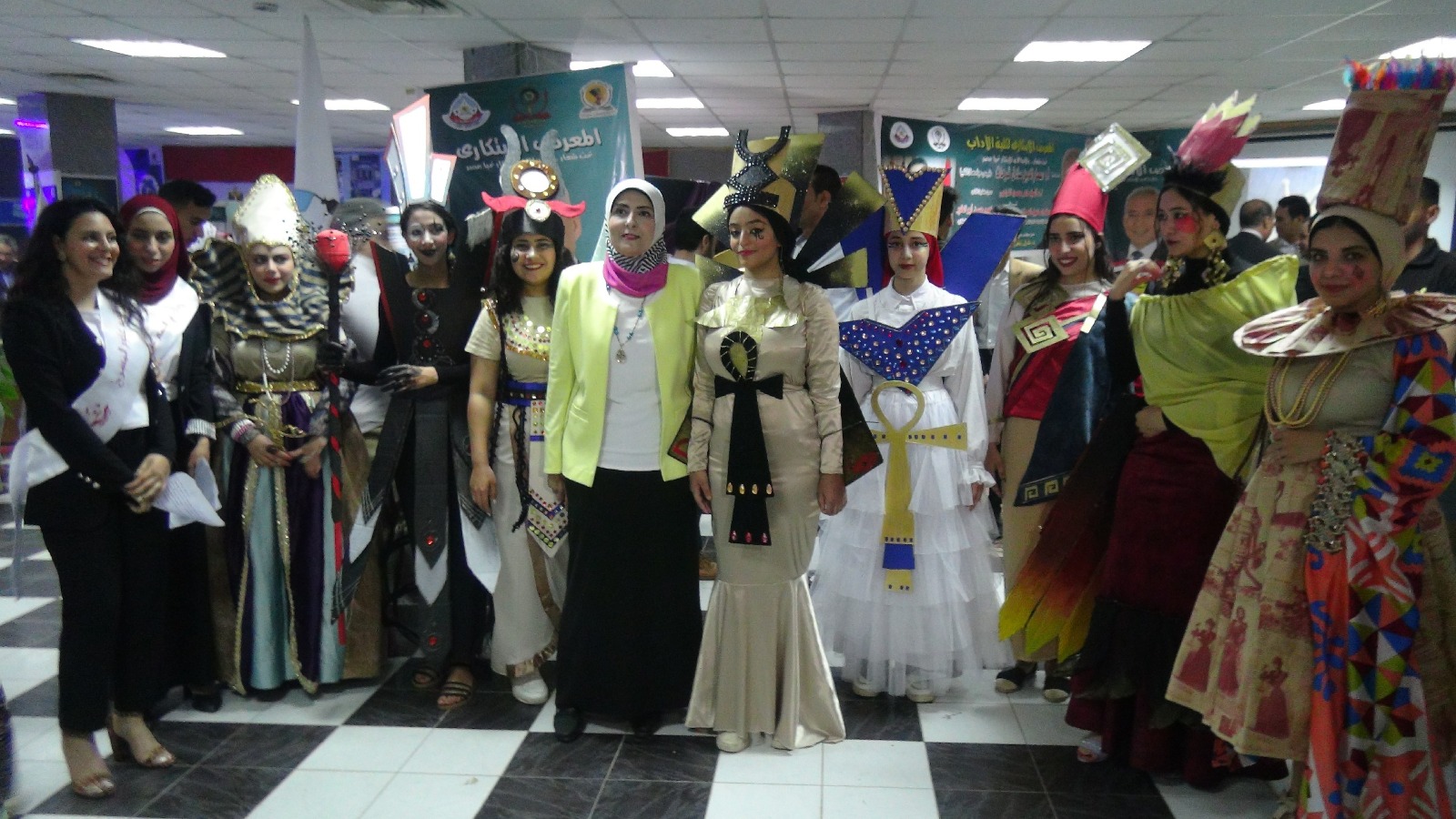 الجامعة