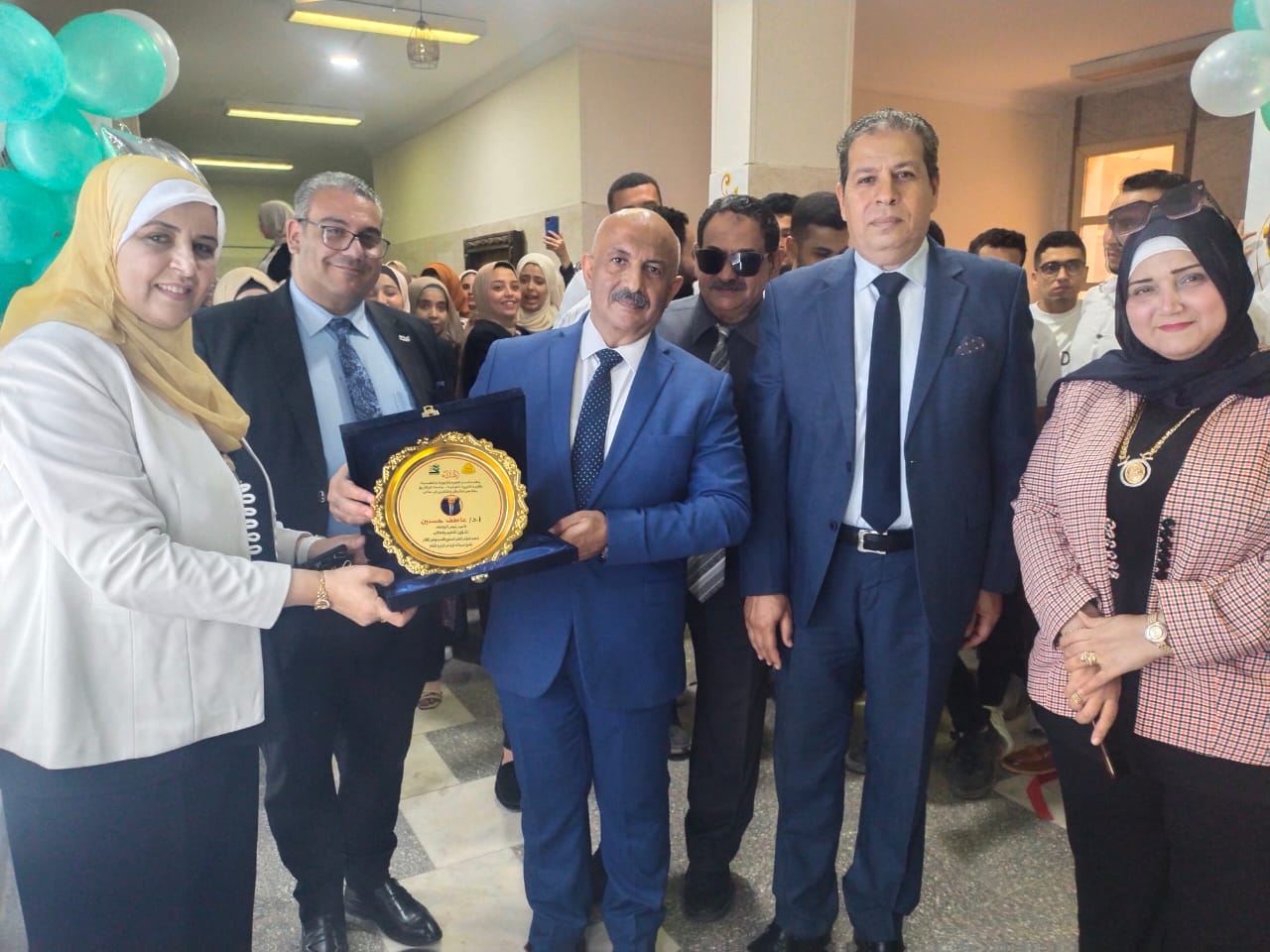 الجامعة