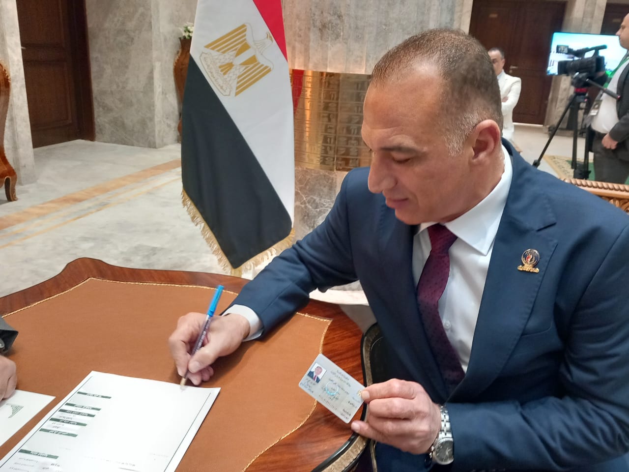 ٠