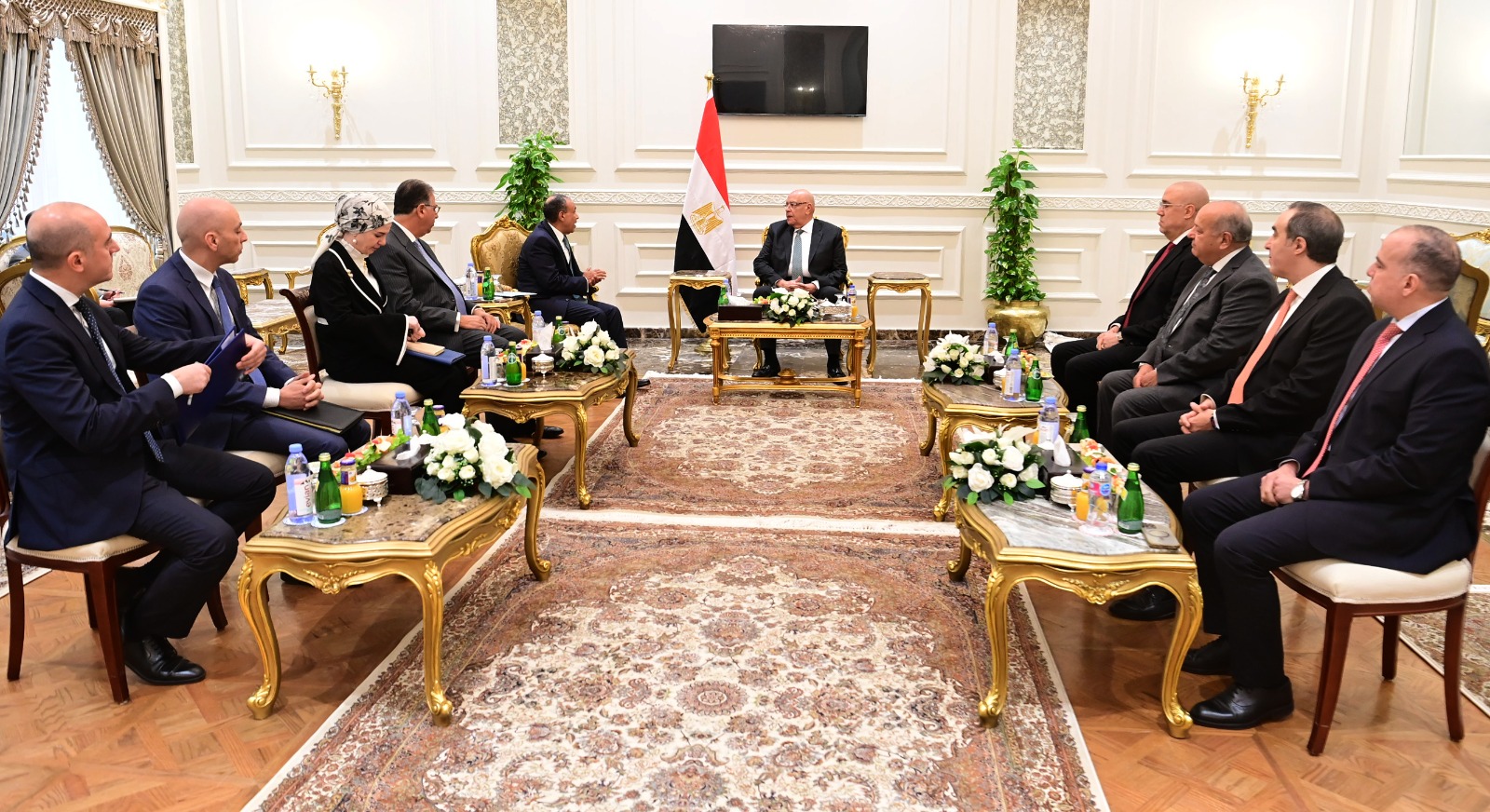 ٠٠