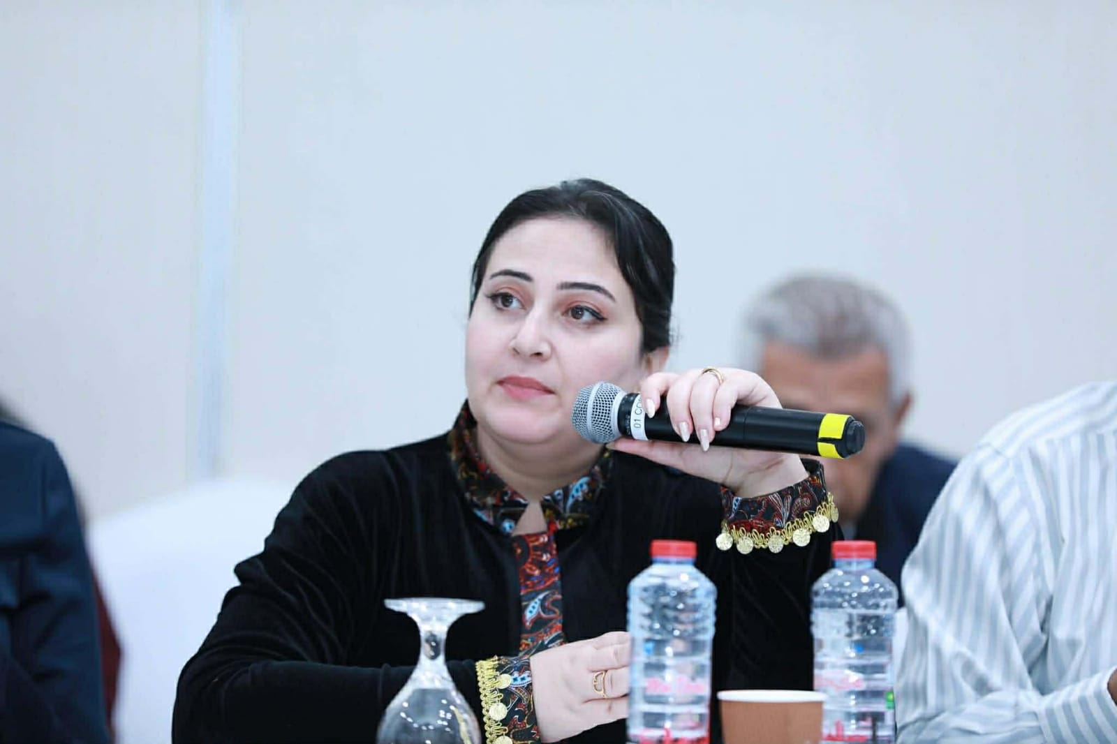 ٠